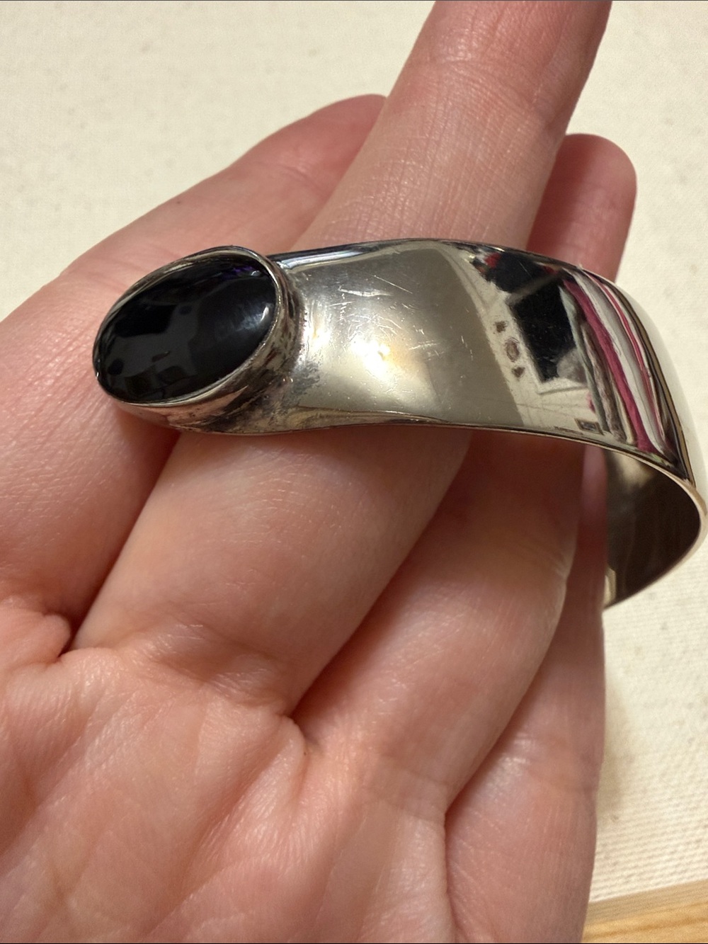 Stunning Native Hand Crafted Sterling Silver Cuff Bracelet with Black onyx Stone - Picture 16 of 16